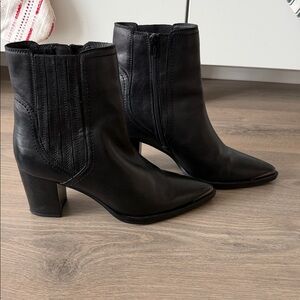 House of Harlow 1960 Black Ankle Booties